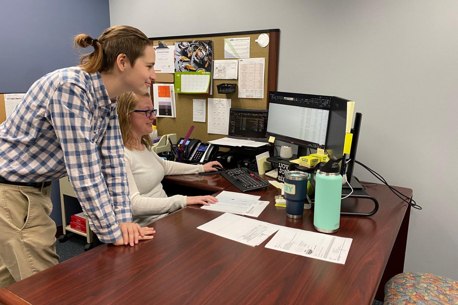 As a finance intern at LMI Packaging, Lydia Siegler '23 works in the office alongside accounting staff members.